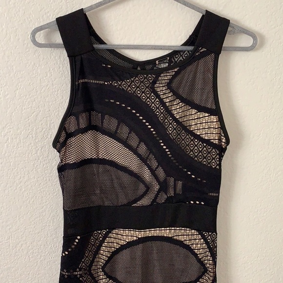 Lace Sheath Dress - Picture 4 of 10